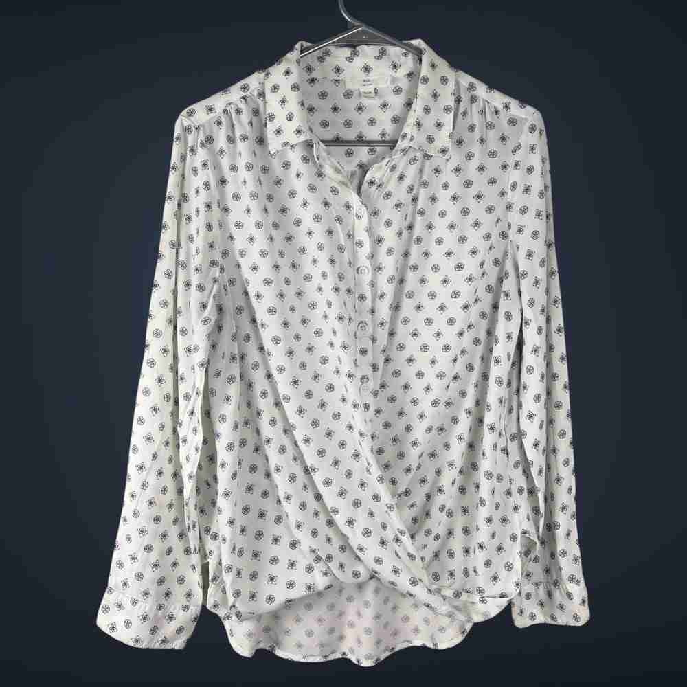 Chic White Patterned Button Down Shirt - image 1